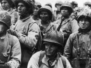 robert-hunt-d-day-us-troops-waiting-for-the-moment-of-attack