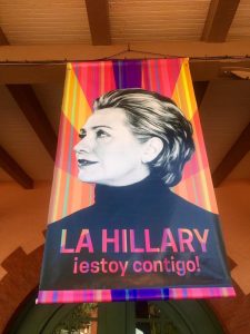 A new Clinton campaign poster unveiled at an event in San Antonio says "I'm with you" in Spanish.